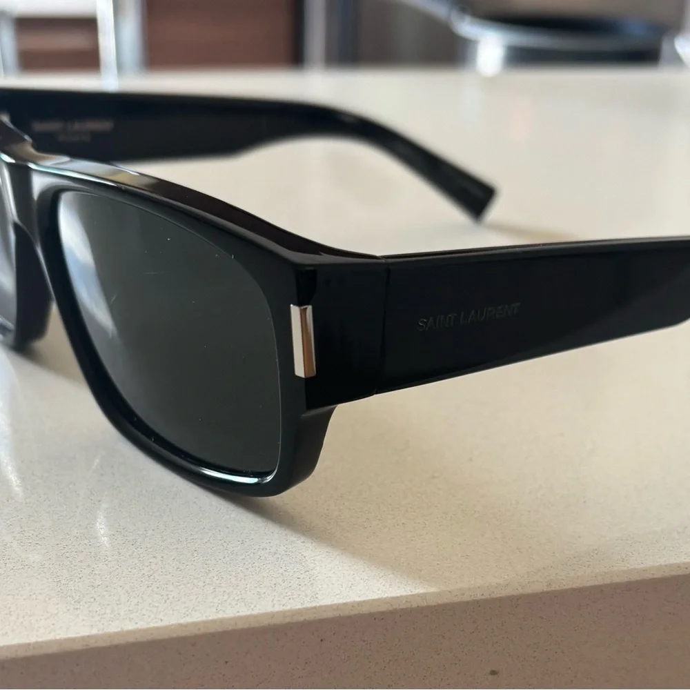 Saint Laurent Black Rectangular Sunglasses with Case - Unisex - scratch on lens